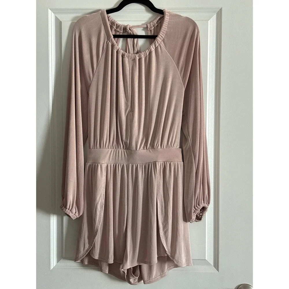 Free People Beach Long Sleeve Open‎ Back Romper Mauve Pink Size Medium